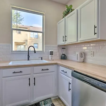 Sunny Davenport Townhome With Resort Amenities!